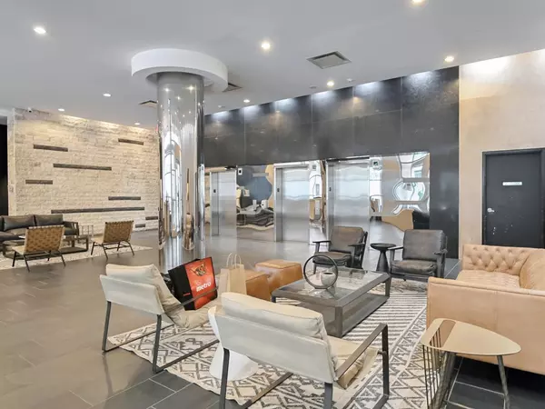 Toronto C01, ON M6K 3R1,59 East Liberty ST #209