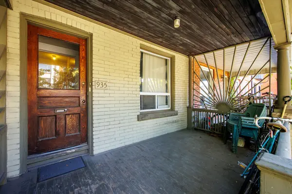 Toronto C02, ON M5R 3G4,935 Bathurst ST