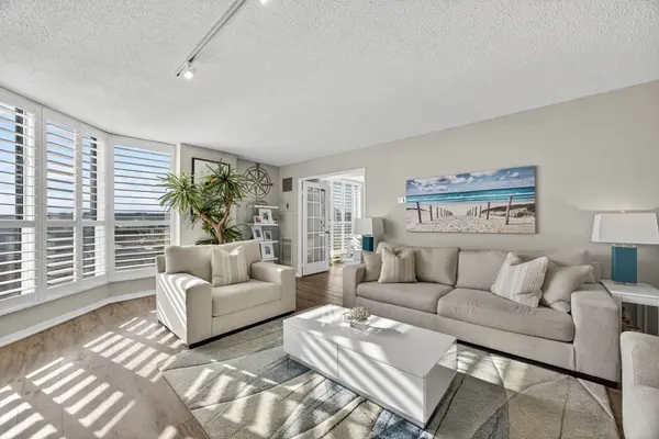 Barrie, ON L4M 6H9,140 Dunlop ST E #505