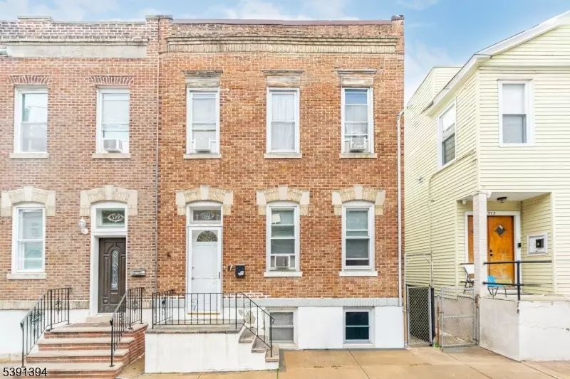 Newark City, NJ 07107,577 N 9th St