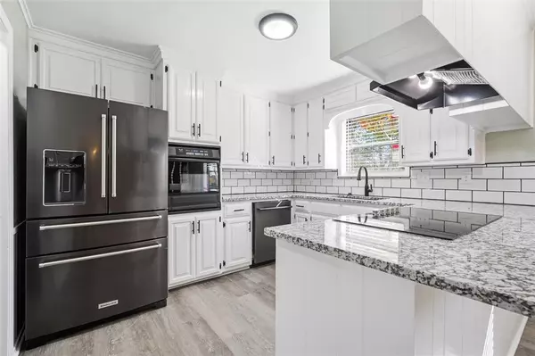 211 Opal Street, Hewitt, TX 76643