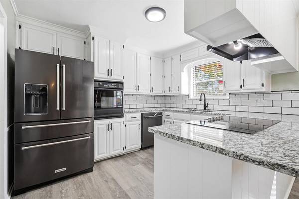 211 Opal Street, Hewitt, TX 76643