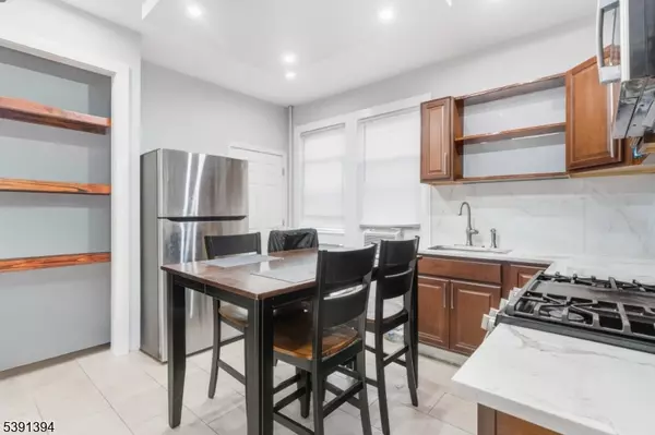 Newark City, NJ 07107,577 N 9th St