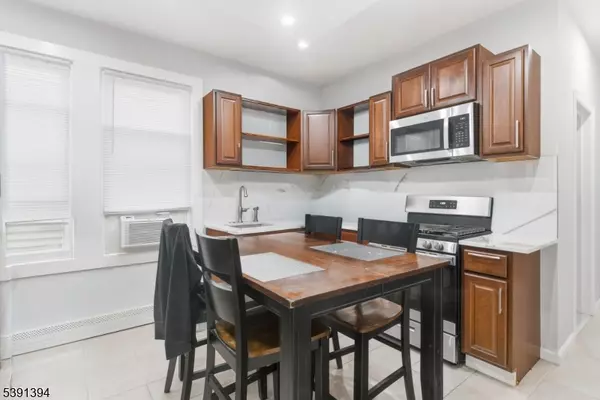 Newark City, NJ 07107,577 N 9th St