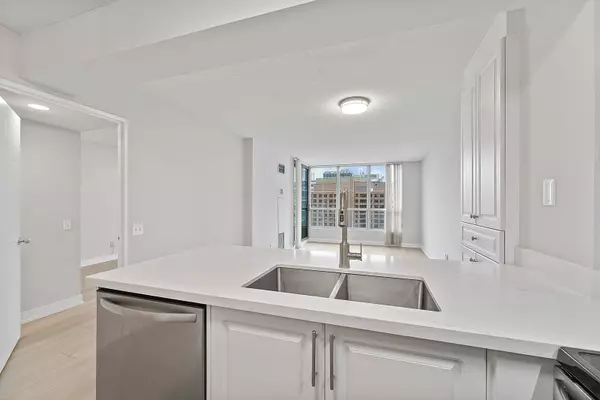 Toronto C01, ON M5G 1N6,750 Bay ST #2005