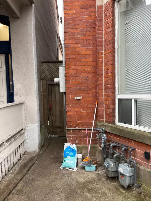 Toronto C01, ON M5T 1J8,31 D'Arcy ST #103