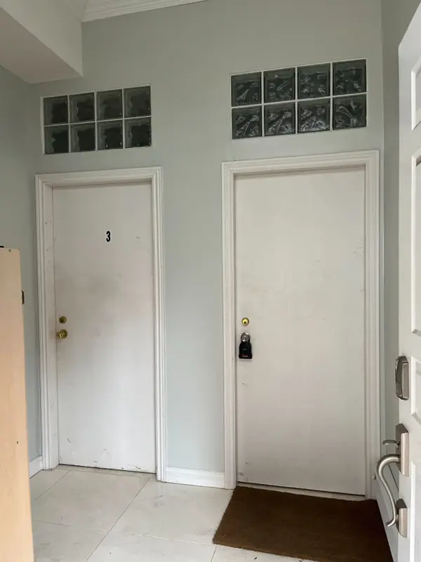 Toronto C01, ON M5T 1J8,31 D'Arcy ST #103