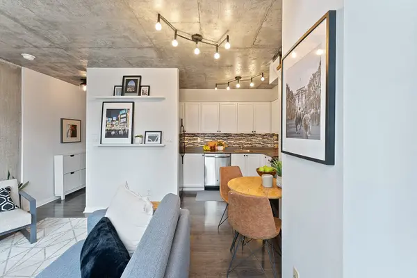 Toronto C01, ON M6K 1J7,1029 King ST W #401