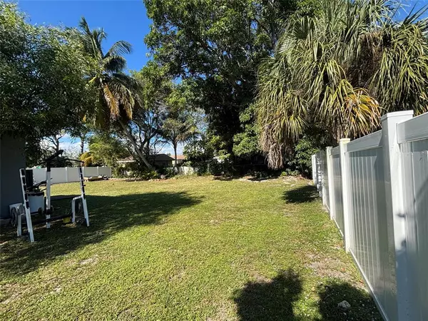 Oakland Park, FL 33334,935 NE 33rd St