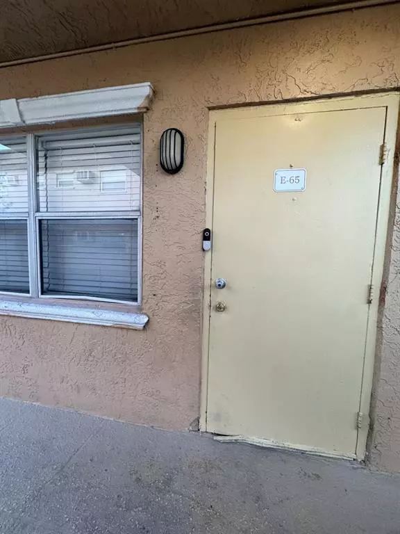 101 NE 41st St #65E, Oakland Park, FL 33334