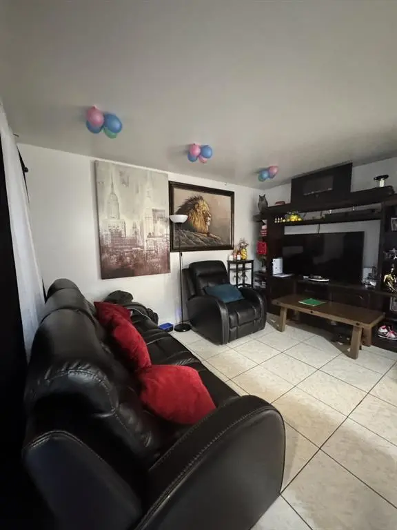 Oakland Park, FL 33334,101 NE 41st St #65E