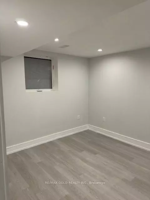 Brampton, ON L6Z 1W5,2 Tweedsmuir CT