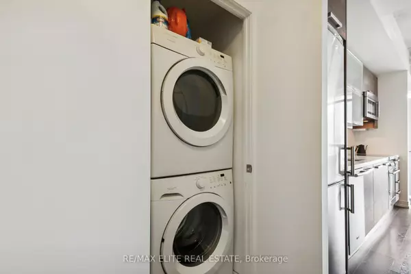 Toronto W01, ON M6K 0B9,1205 Queen ST W #607