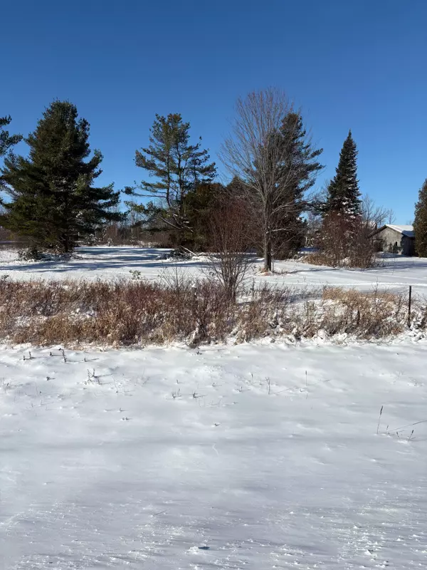 15557 Dixon RD, South Stormont, ON K0C 1R0