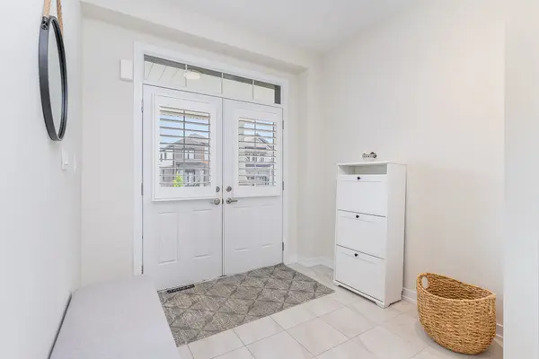 Haldimand, ON N3W 0H6,82 Lilac CIR