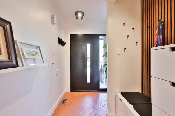 Hamilton, ON L8B 0C8,4 Fenton DR