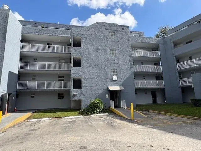 9359 Fontainebleau Blvd #F401, Miami, FL 33172