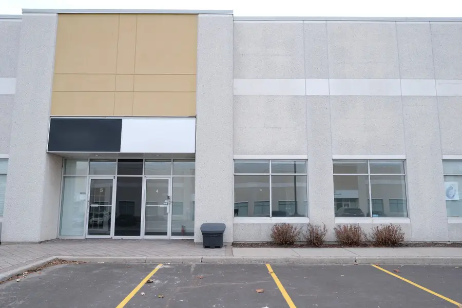 2820 Argentia RD #4, Mississauga, ON L5N 5M4