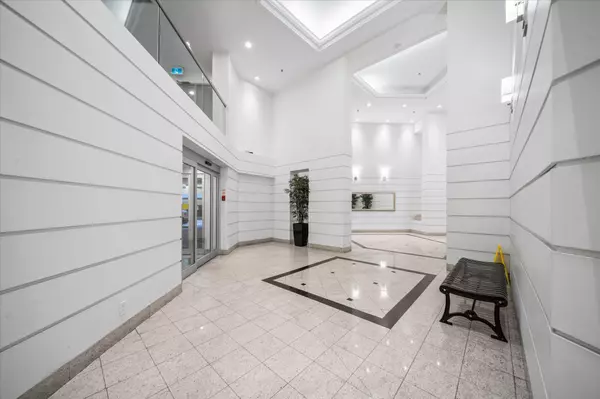 Toronto C01, ON M5G 2J9,717 Bay ST #703