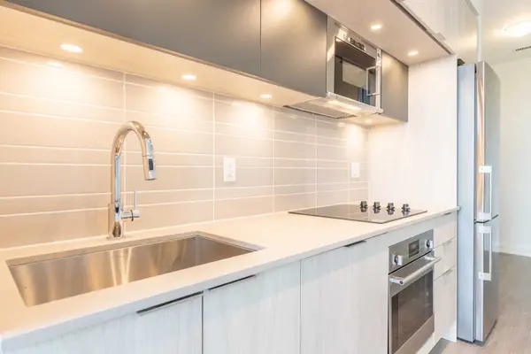 Toronto C10, ON M4S 0B9,1 Belsize DR #402