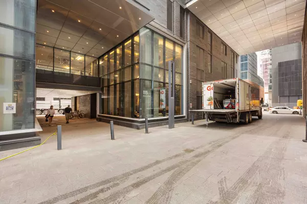 Toronto C01, ON M5V 0N4,115 Blue Jays WAY #4212