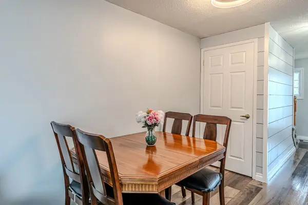 Barrie, ON L4N 0S4,193 Nathan CRES