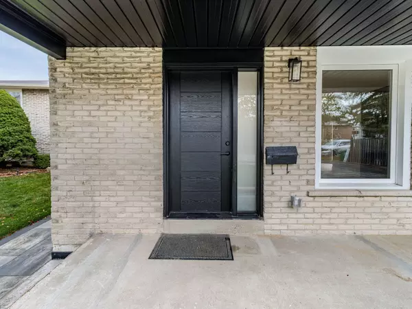 Mississauga, ON L5L 1V1,3278 Trevor CT #Upper Level