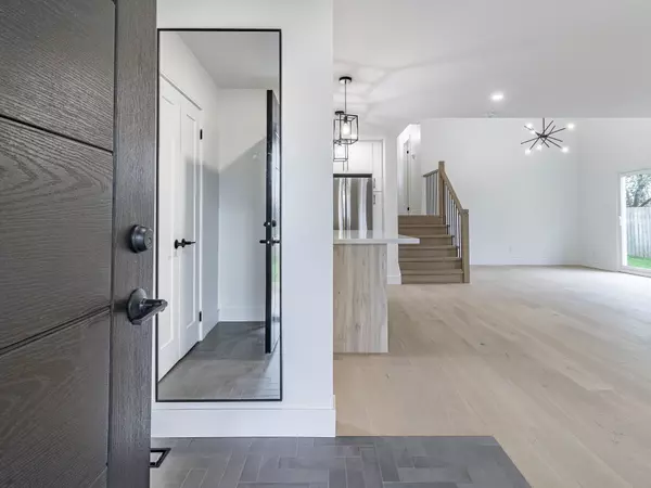 Mississauga, ON L5L 1V1,3278 Trevor CT #Upper Level