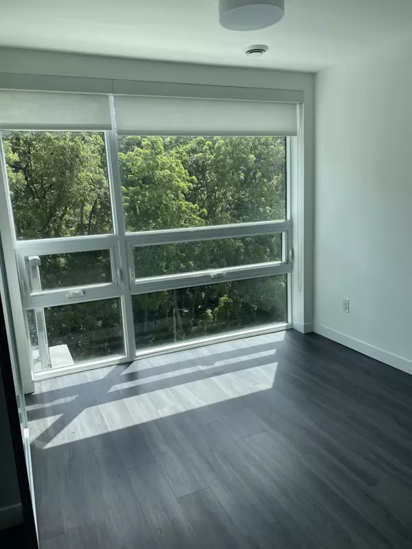 Hamilton, ON L8N 0B2,455 Charlton AVE E #606