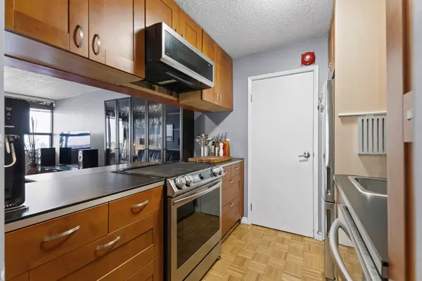 Hunt Club - South Keys And Area, ON K1V 0N1,2019 Bank ST #504