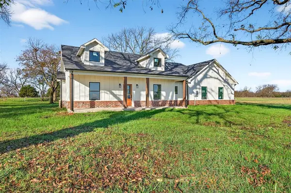 Whitesboro, TX 76273,5243 Old Town Road