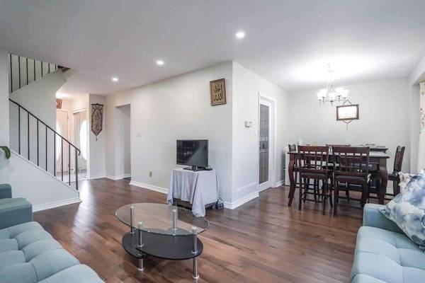 Whitby, ON L1N 6Z7,98 Kirby CRES