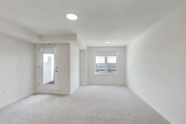 Bradford West Gwillimbury, ON L3Z 4M3,60 Baynes WAY #4