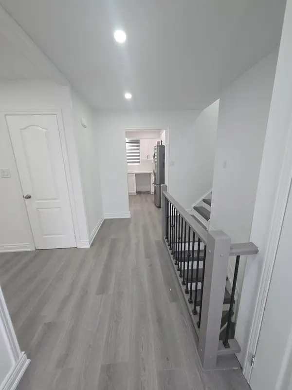 Barrie, ON L4M 5J3,3 Sylvia ST