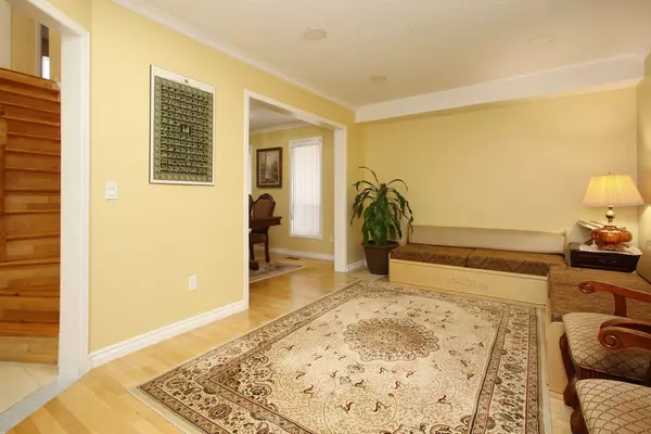 Brampton, ON L6S 5Y9,9 Nectarine CRES