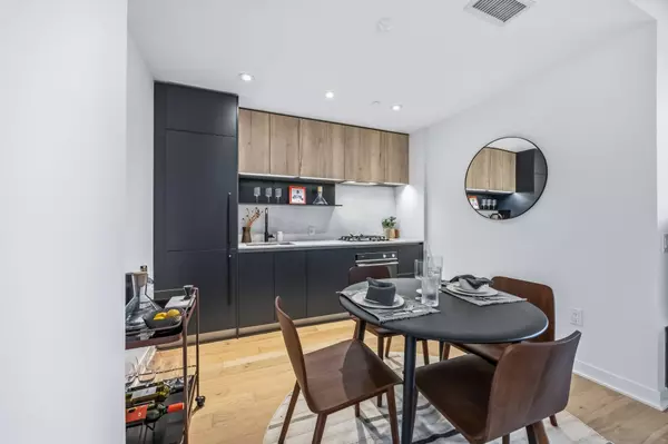 Toronto W02, ON M6P 1X9,2625 Dundas ST W #506