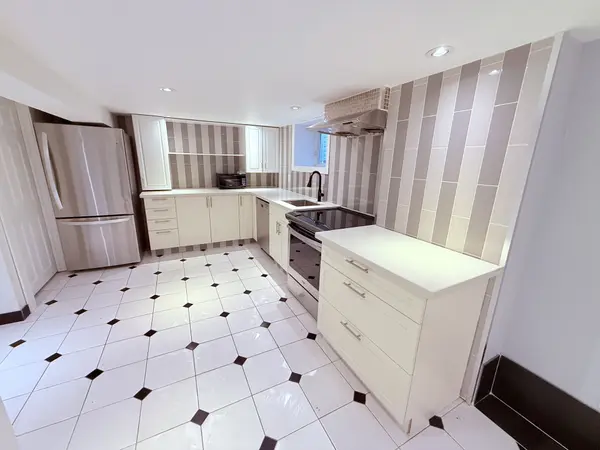 Toronto W03, ON M6N 4E6,35 Florence CRES #Lower