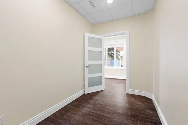 Beacon Hill North - South And Area, ON K1J 1K5,2122 Montreal RD #B