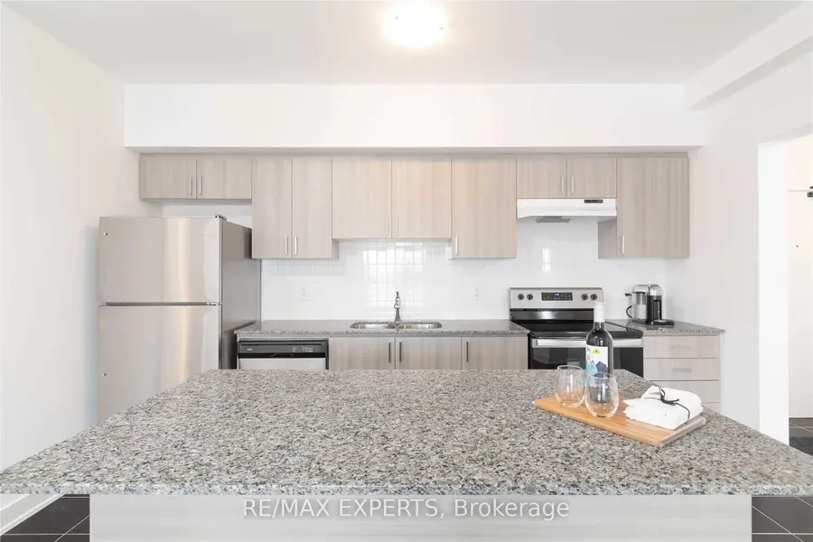 4 Spice WAY #604, Barrie, ON L9J 0M2