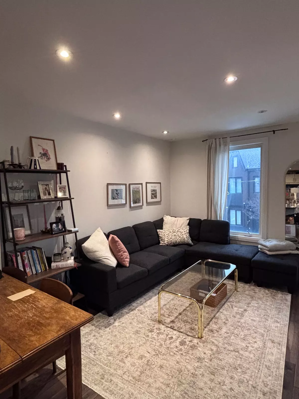 Toronto C01, ON M6J 1S5,3 Rolyat ST #Upper