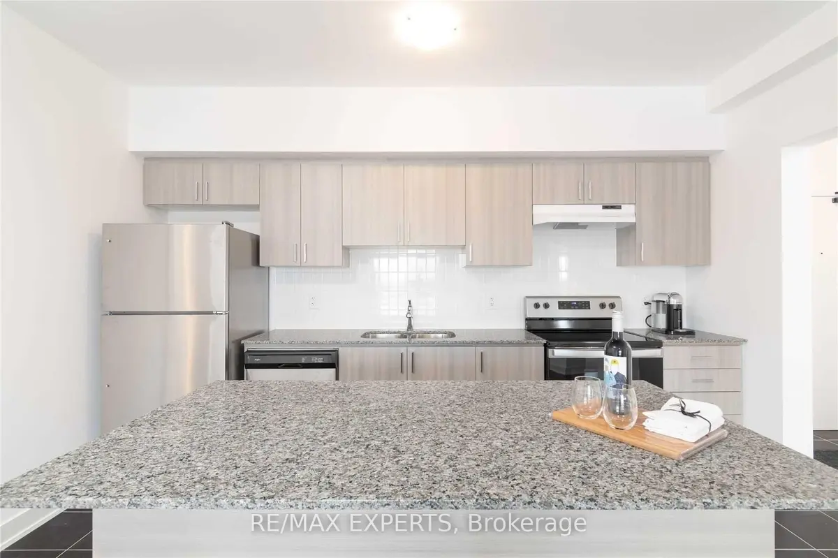 Barrie, ON L9J 0M2,4 Spice WAY #604