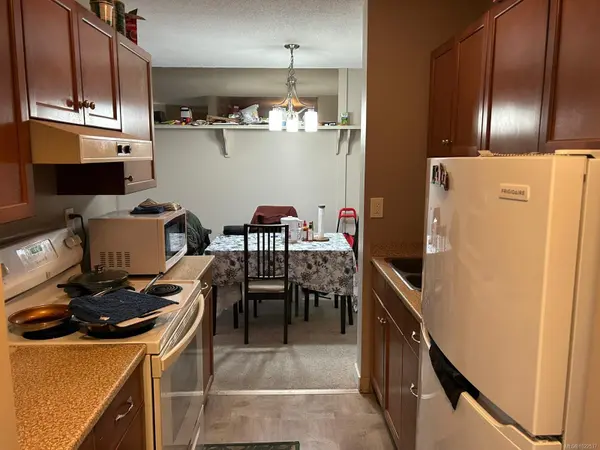 Victoria, BC V9A 6Z2,103 Gorge Rd E #506