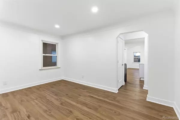 Dearborn Heights, MI 48125,25640 W Hills DR