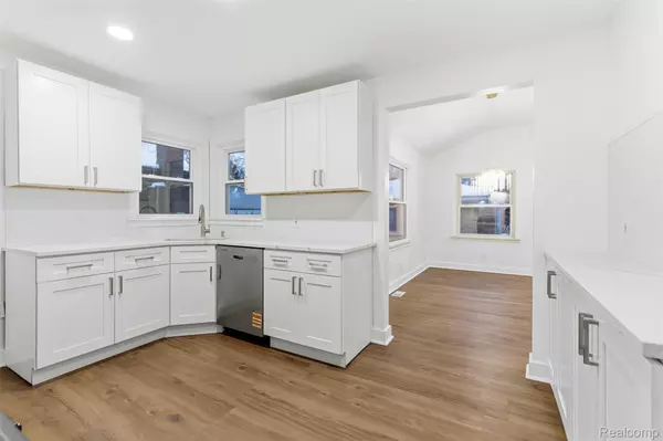 Dearborn Heights, MI 48125,25640 W Hills DR