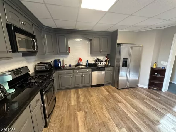 Madison Boro, NJ 07940,17 Waverly Pl #9