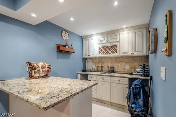 Newark City, NJ 07105,19 Val Sumo Ln