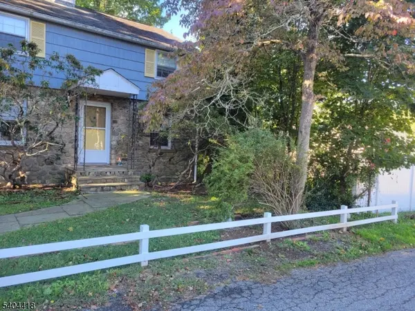 8 Randolph Ave, Hopatcong Boro, NJ 07843