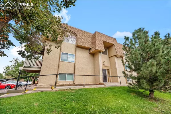 Denver, CO 80237,7455 Quincy AVE #204