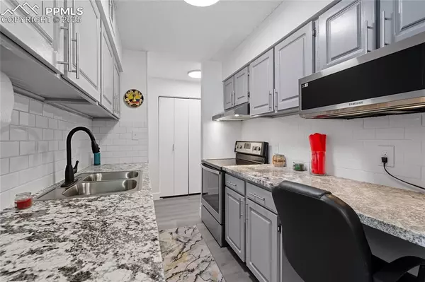 Denver, CO 80237,7455 Quincy AVE #204