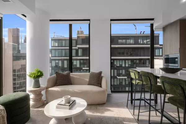 Toronto C08, ON M5B 0C6,47 Mutual ST #2902